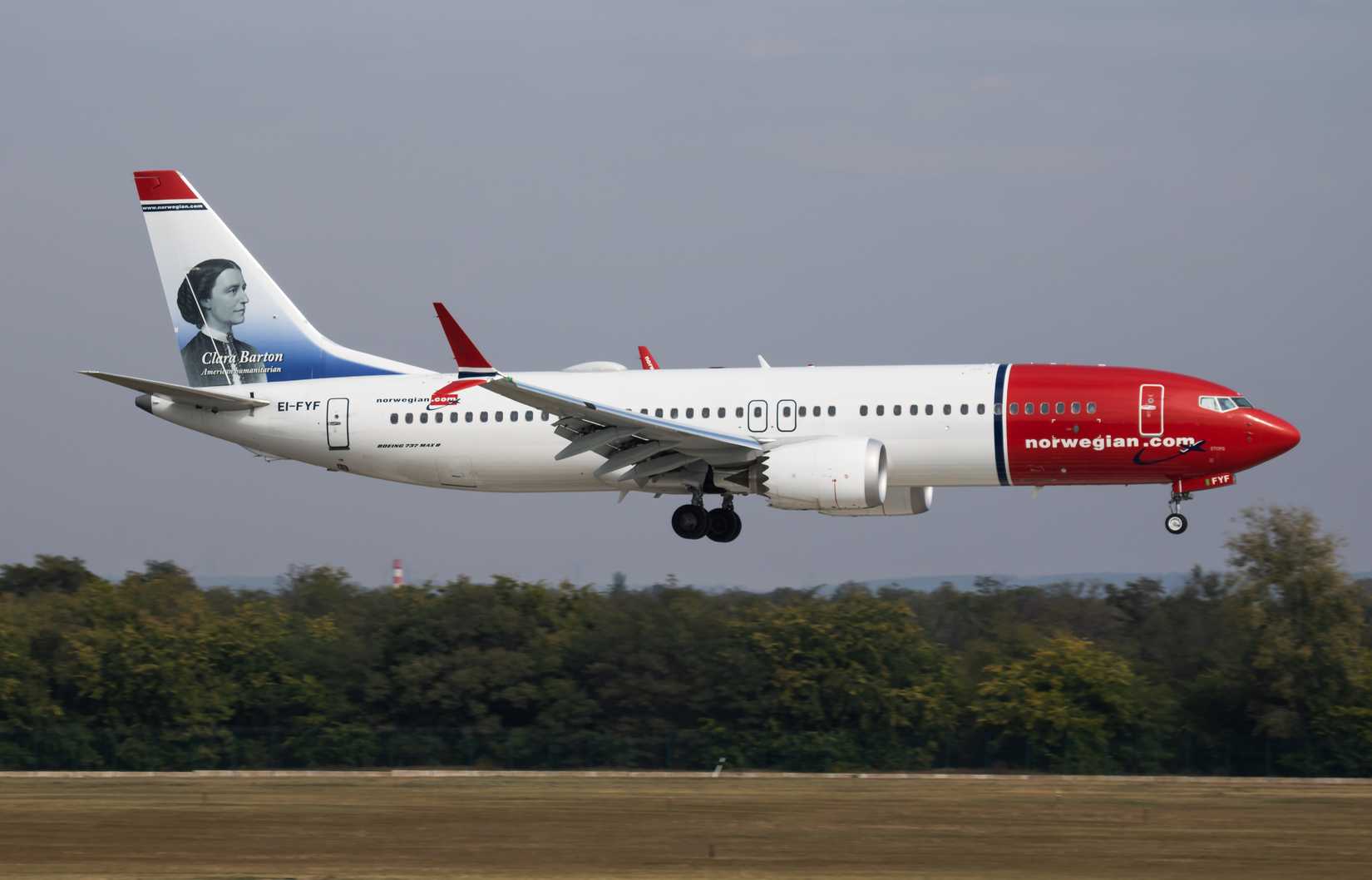 Norwegian Boeing 737 MAX landing