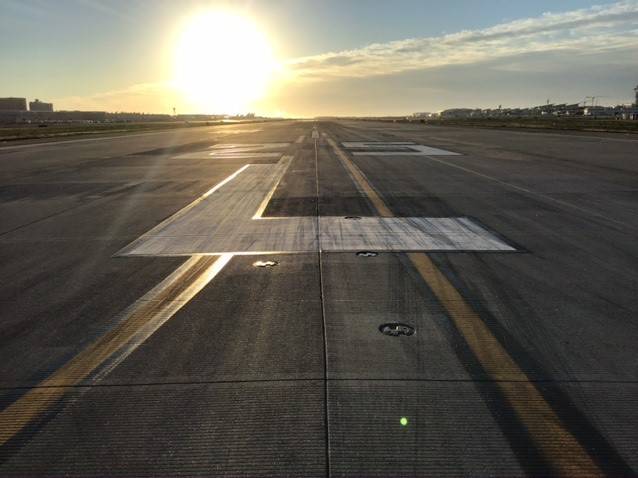 What Caused This Rare Same-Side Parallel Landing At LAX?
