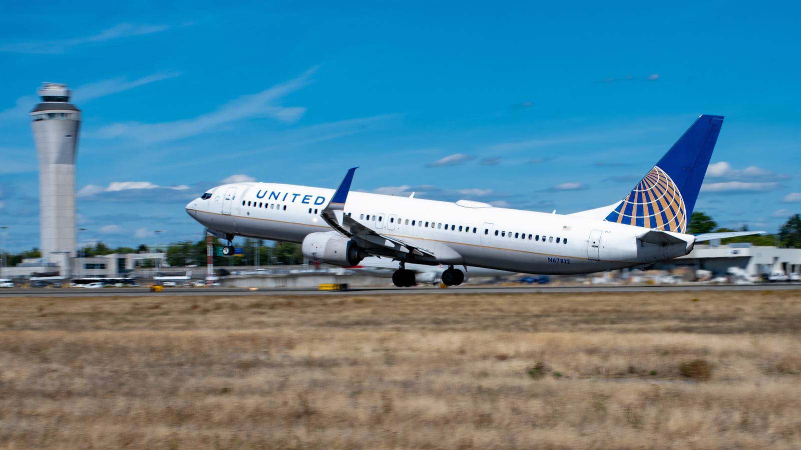 FAA Administrator Hopes To Hire 2,000 More Air Traffic Controllers This Year