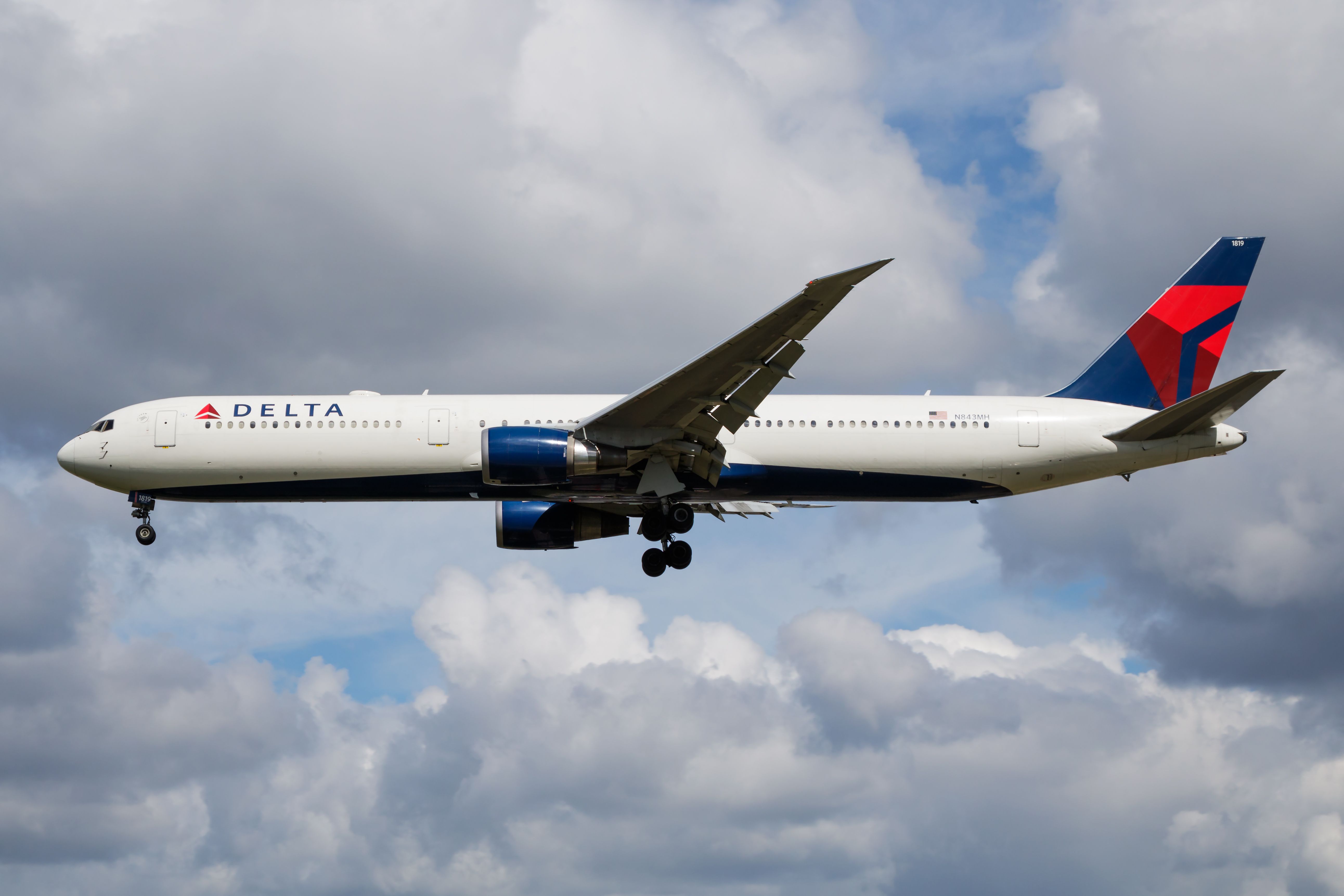 Delta 767 Landing At Heathrow
