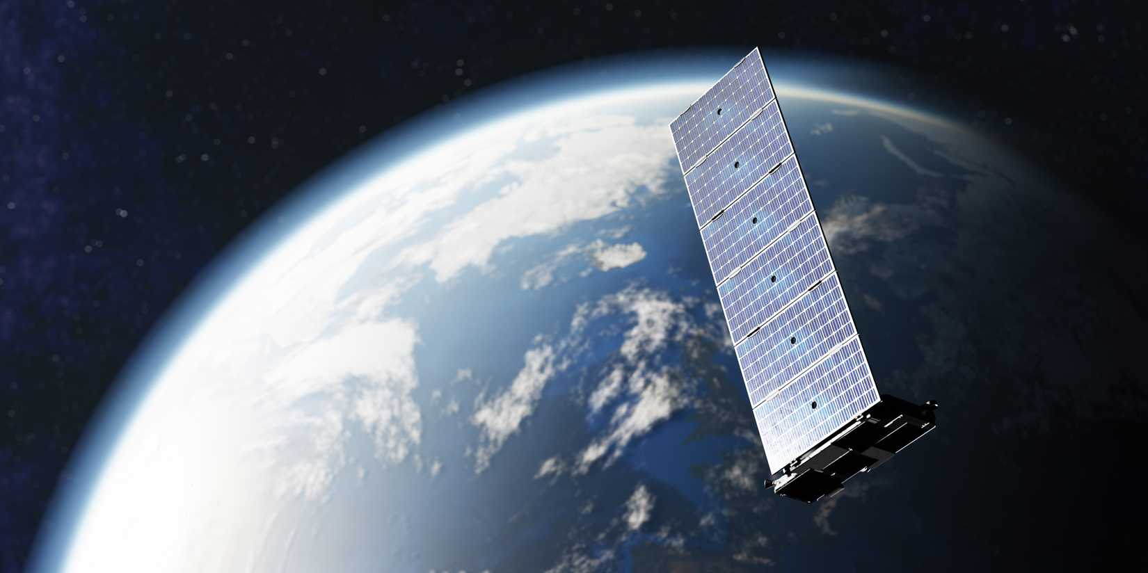shutterstock_2174519871 - Starlink Satellite