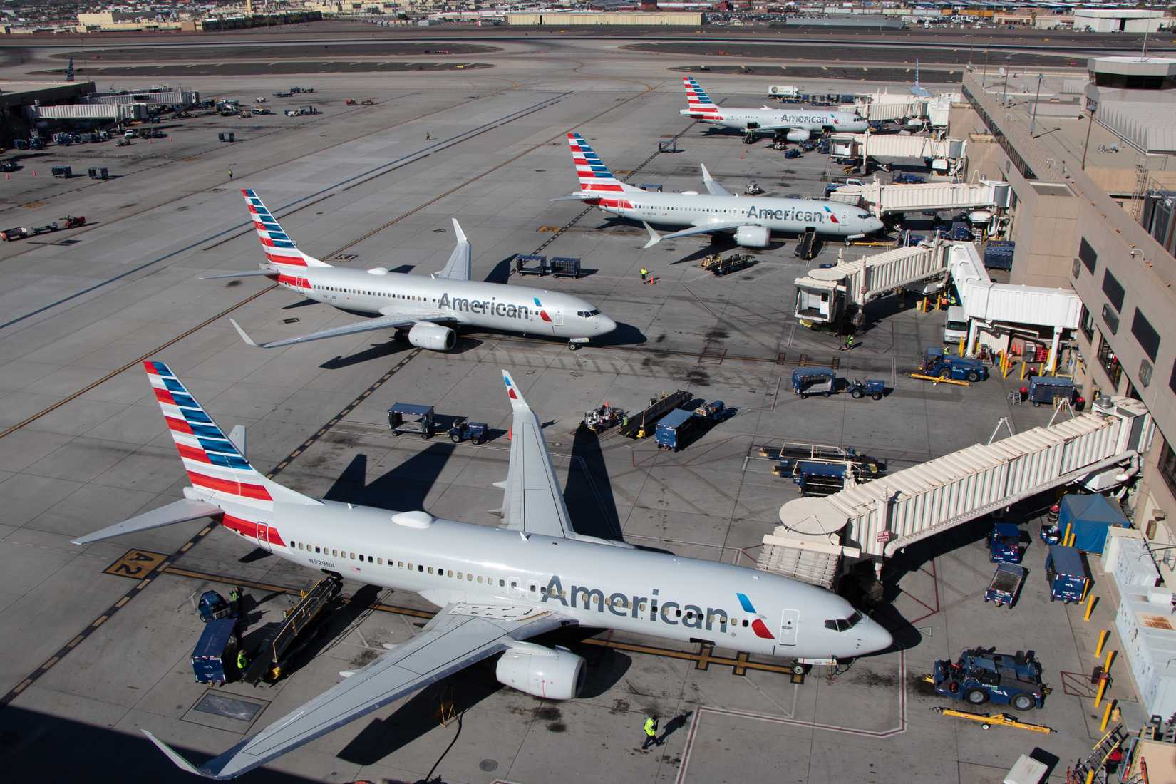 American 737 at gate
