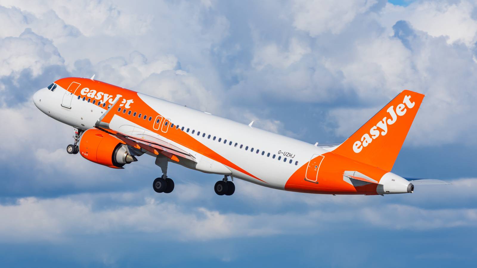 easyJet Pilot Stood Down as Investigation Into Close Call on Manchester to Hurghada Flight Continues