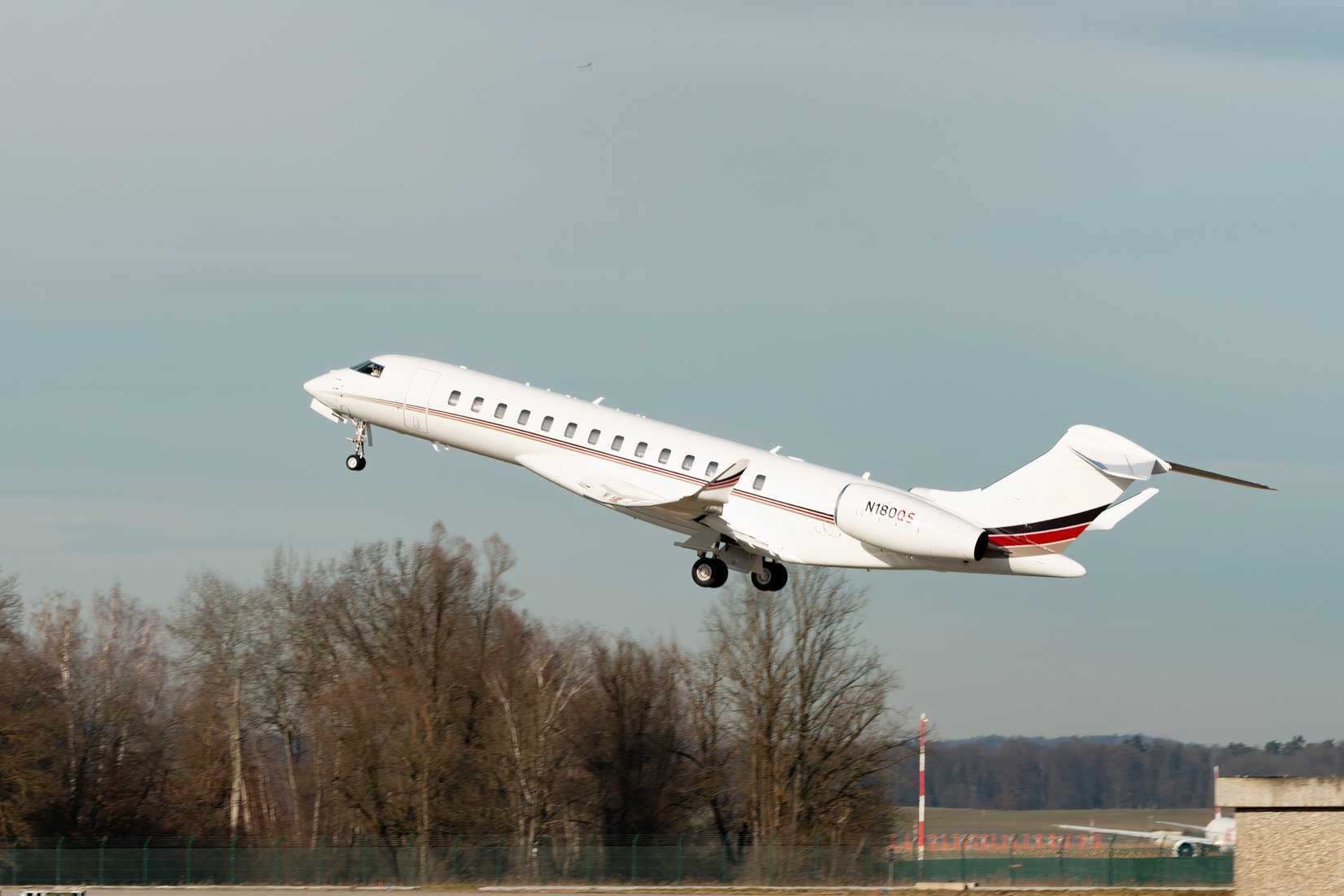 Bombardier Global 7500 taking off