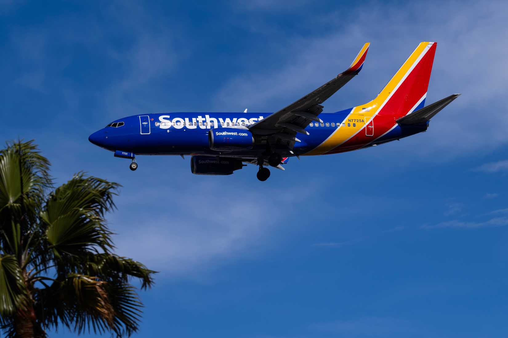 Southwest Airlines Boeing 737-700 landing at LAS 