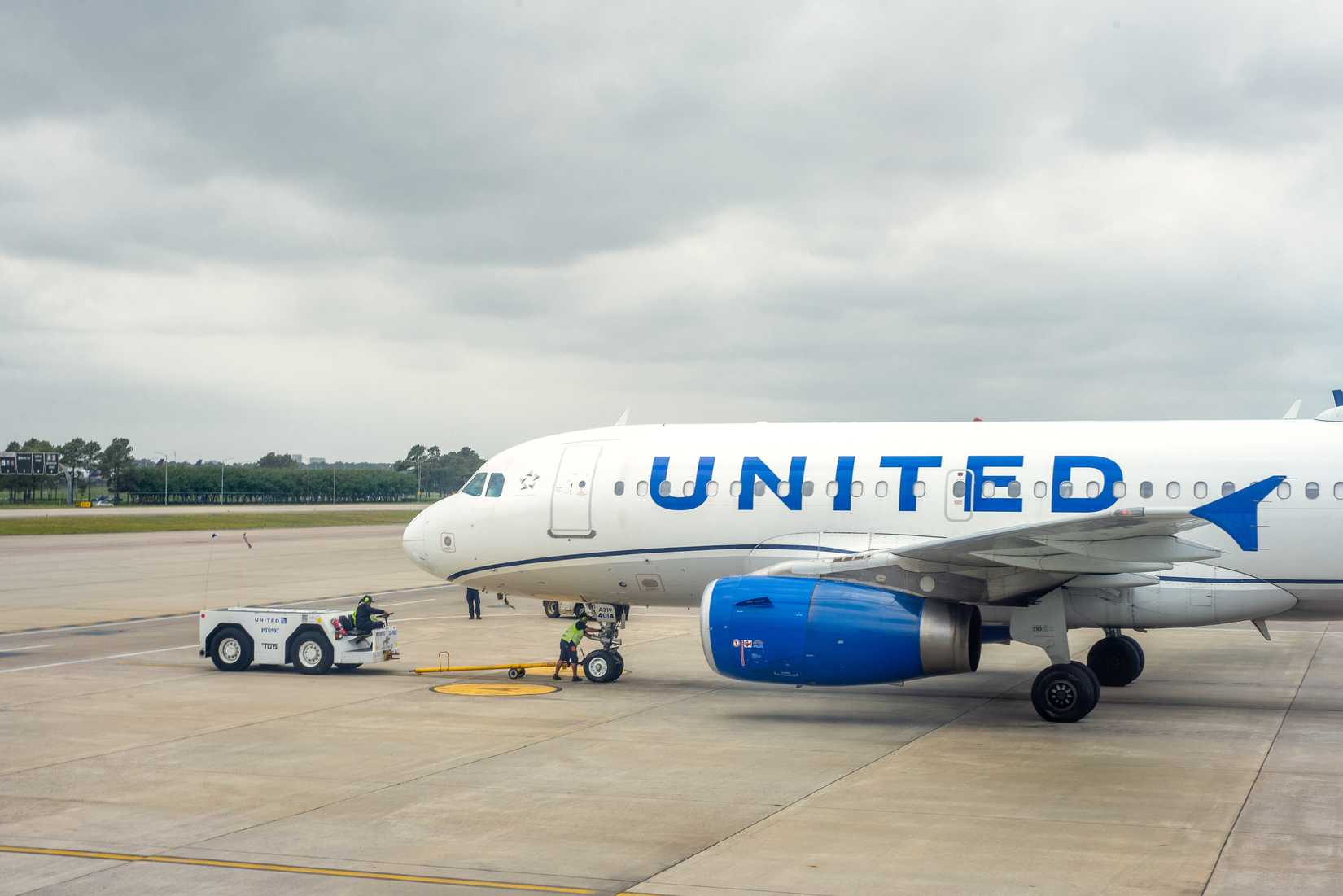 United Airlines Airbus A319 being pushed back at Houston George Bush Intercontinental Airport IAH shutterstock_2466885277