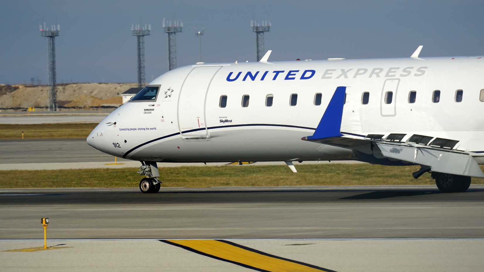 United Airlines (United Express:SkyWest Airlines) Embraer E175 taxiing at Chicago O'Hare International Airport ORD shutterstock_2113352063