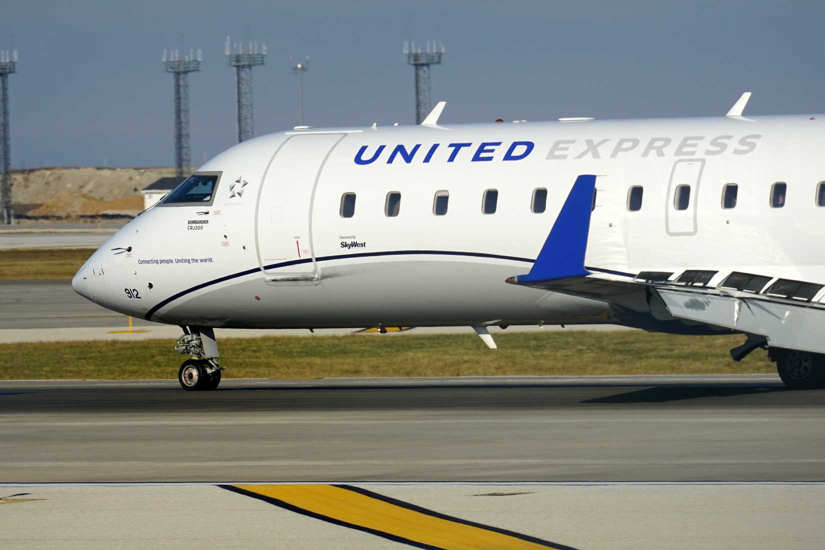United Airlines (United Express SkyWest Airlines) Embraer E175 taxiing at ORD 