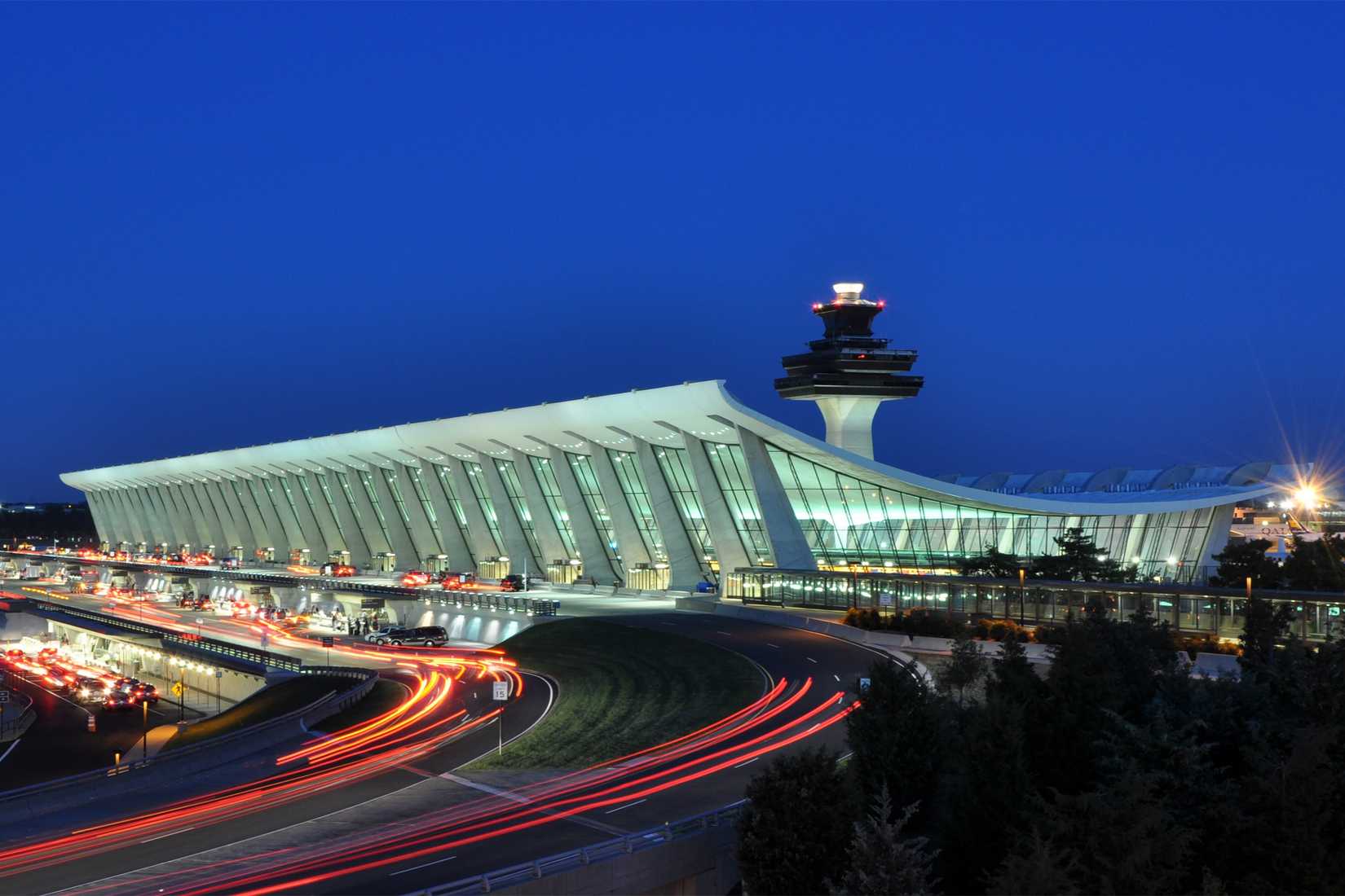 Washington_Dulles_International_Airport_at_Dusk