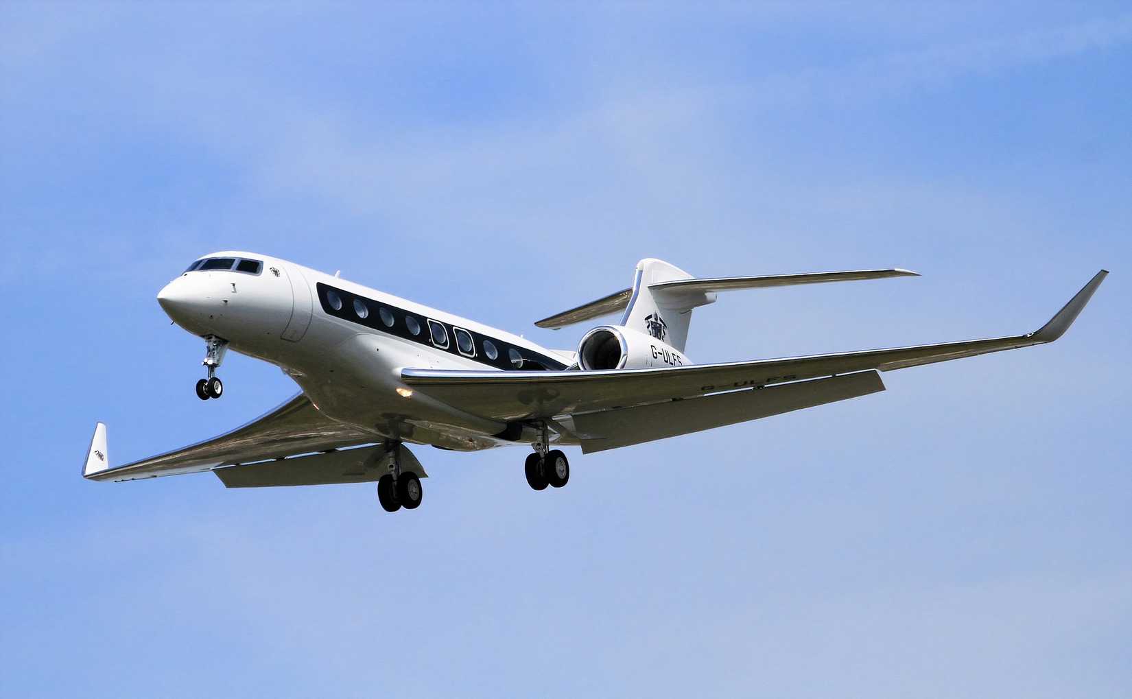 Inside The Luxurious World Of Steven Spielberg's Private Jet