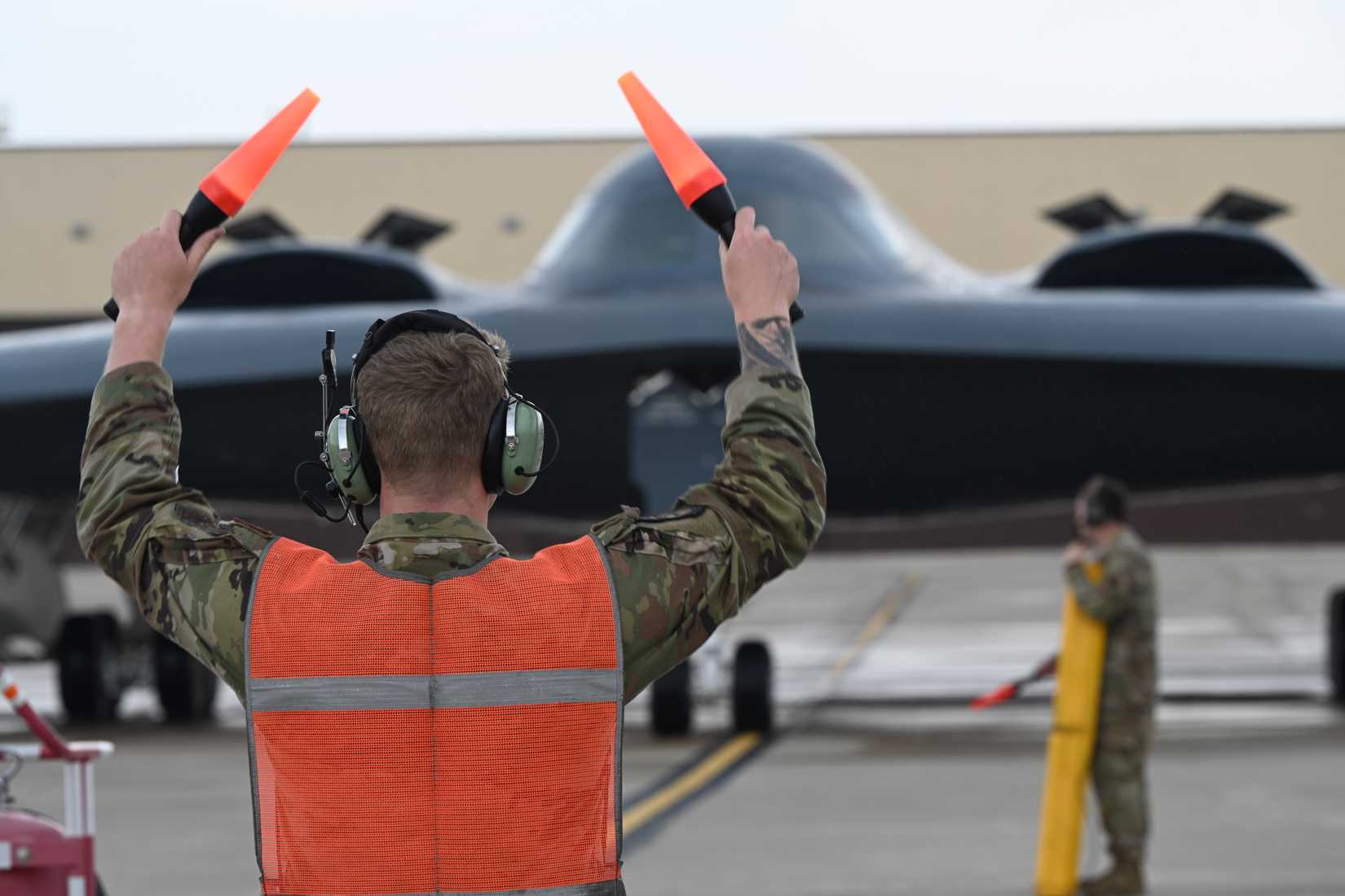 509th Bomb Wing Crew chief, assigned to the 509th Maintenance Squadron, marshals in Maj. Gen. Andrew Gebara, Eighth Air Force commander, to disembark a B-2 Spirit at Whiteman Air Force Base