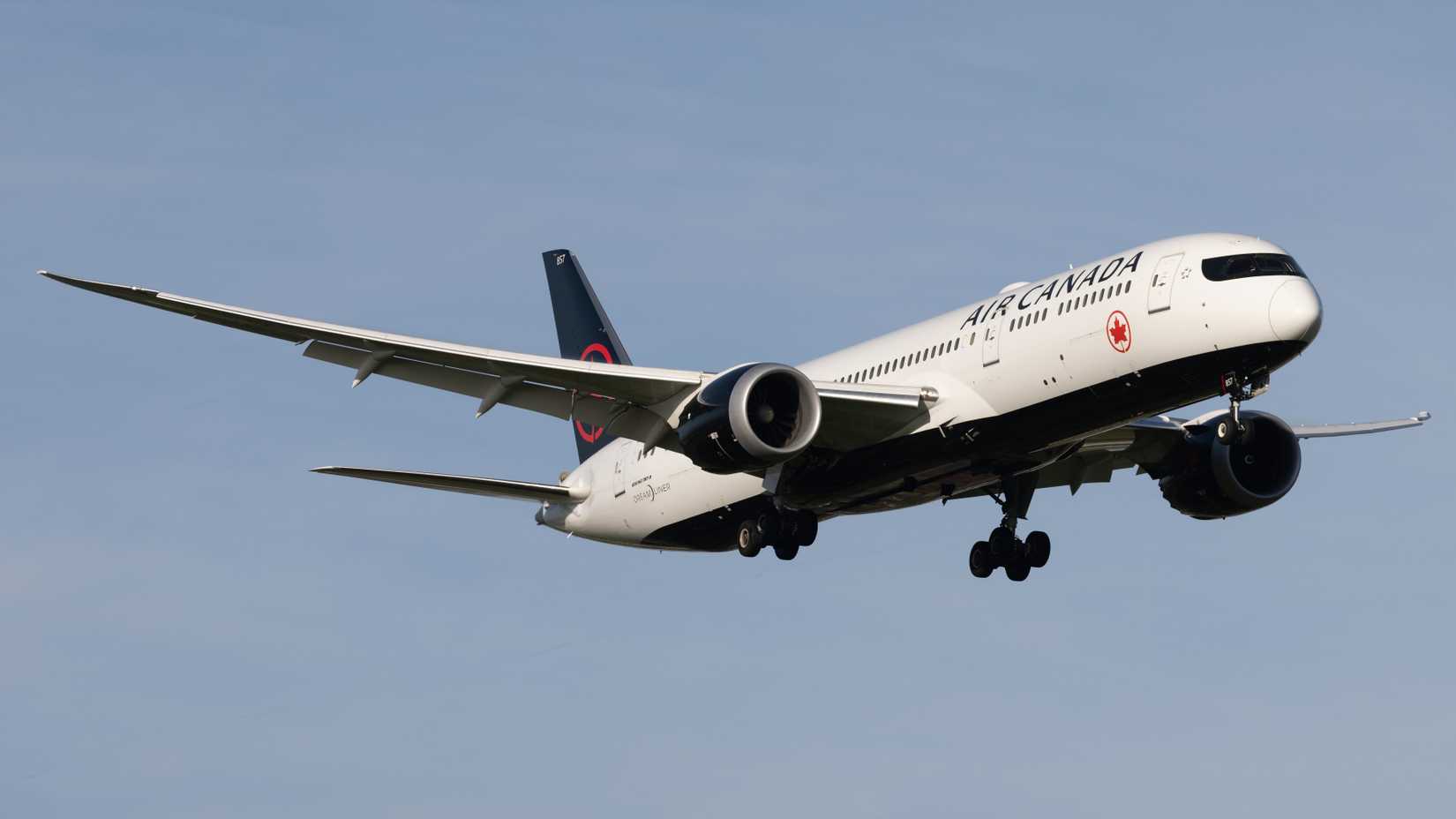 Air Canada Boeing 787-9 shutterstock_2368776047