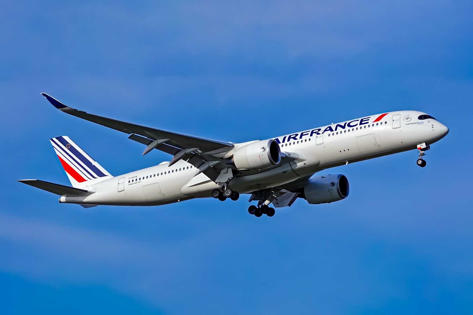Air France Airbus A350-900 departing LAX