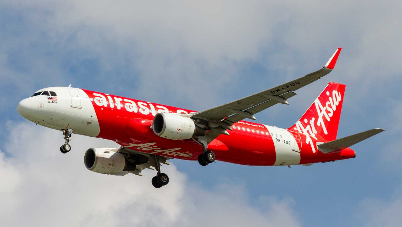 AirAsia Airbus A320 with the first-ever sharklets landing at KUL