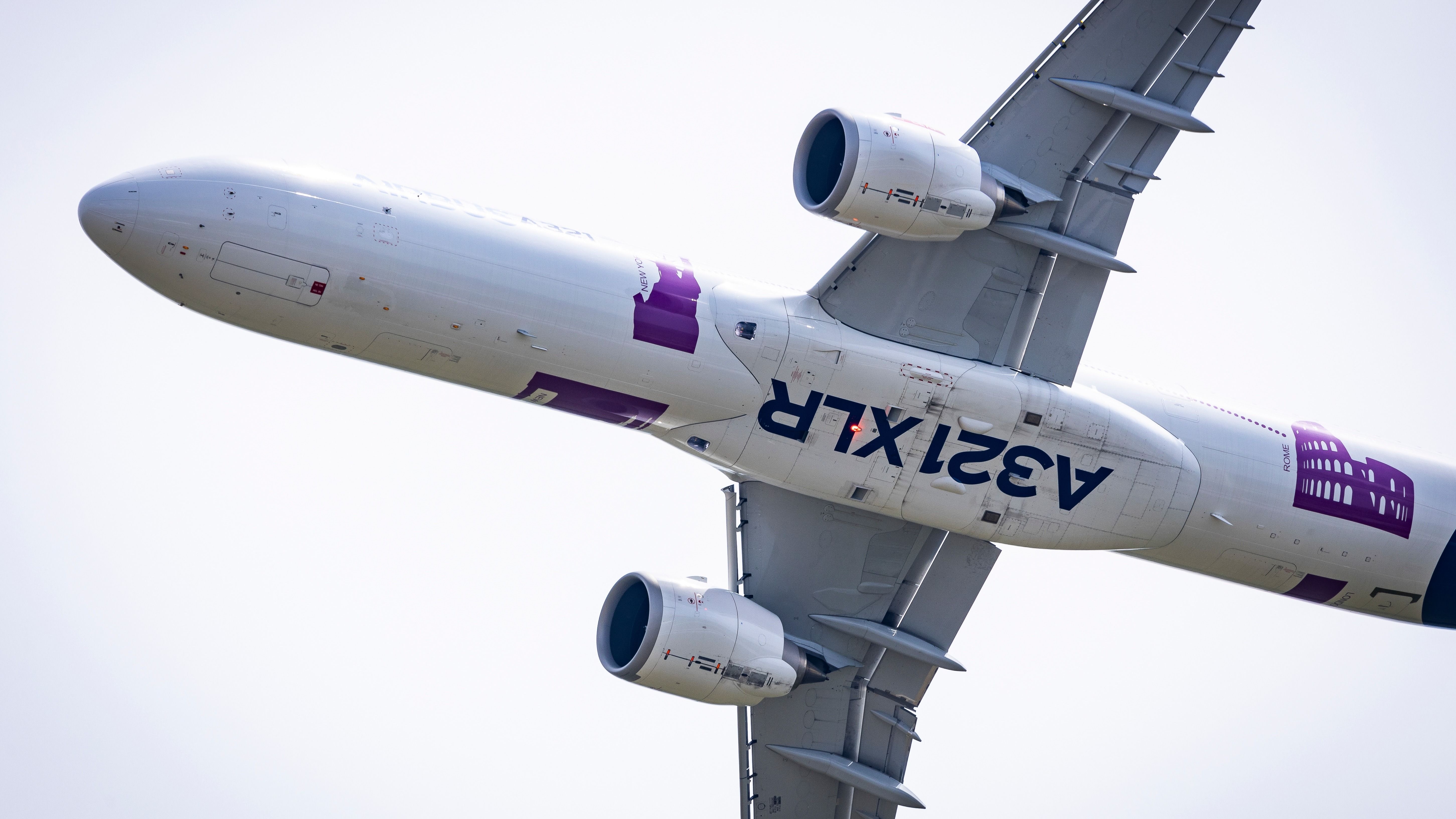 airbus-a321xlr-flying-