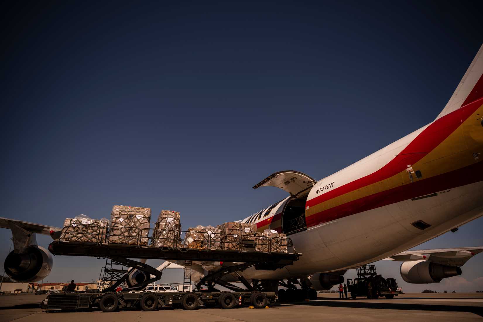 747 Container Loading This US Airline Operates The Most Boeing 747s