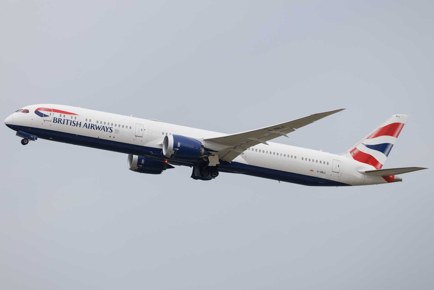 British Airways Boeing 787-10 departing LHR