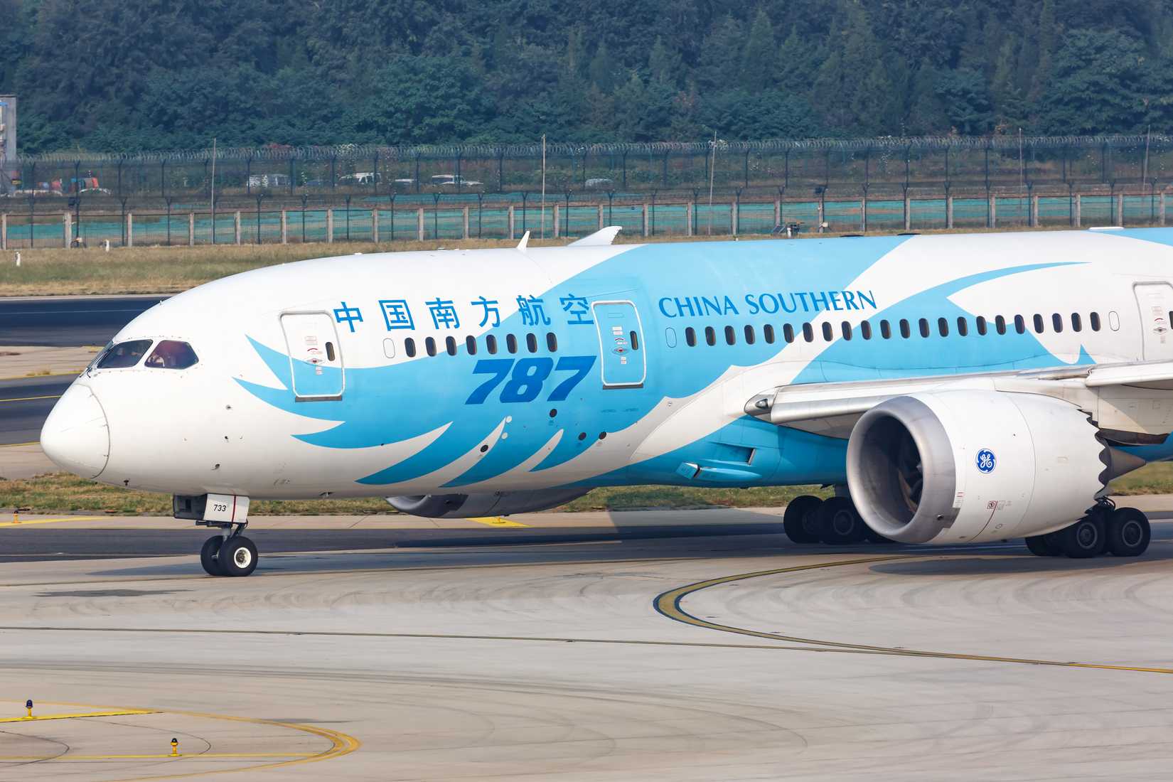 China Southern Airlines Boeing 787-8 at PEK shutterstock_1539390167
