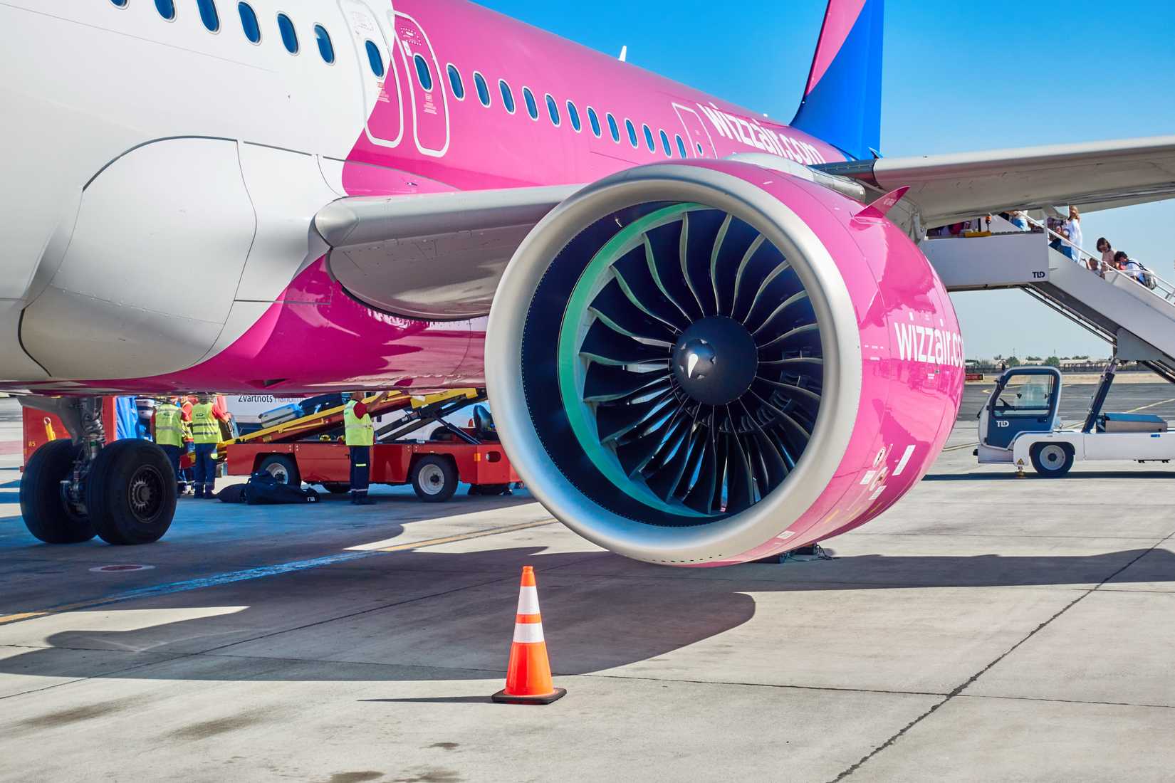 Close-up of Wizz Air Airbus A321neo Pratt & Whitney PW1100G engine 