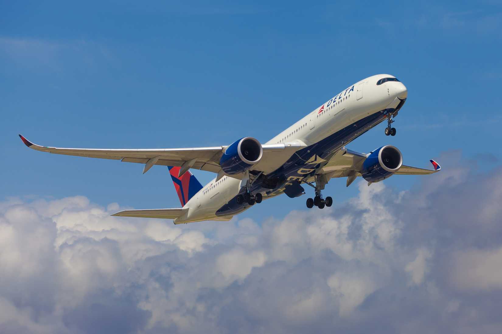 Delta Air Lines Airbus A350-900 departing BCN 
