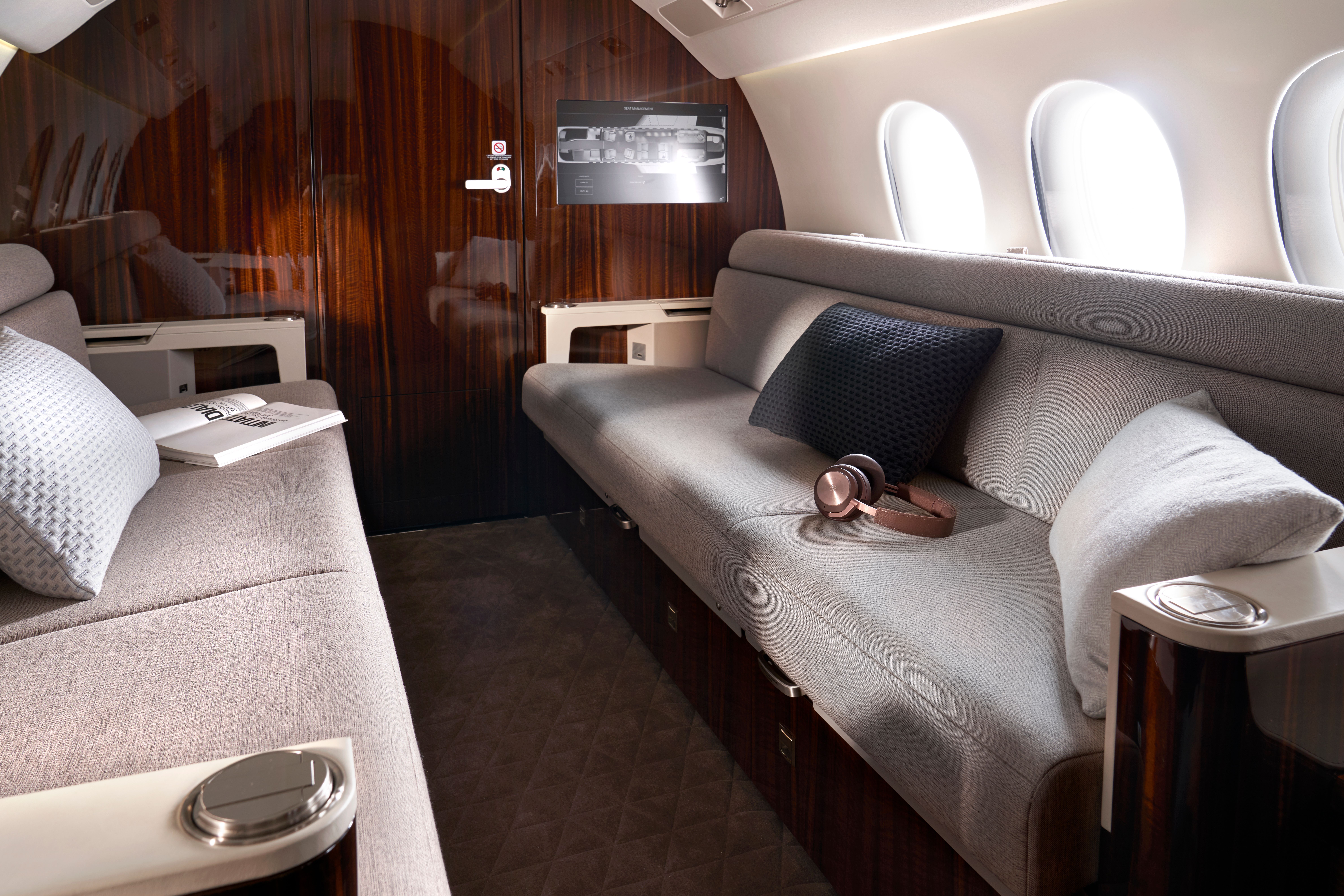 Falcon8X_BG_528_202302