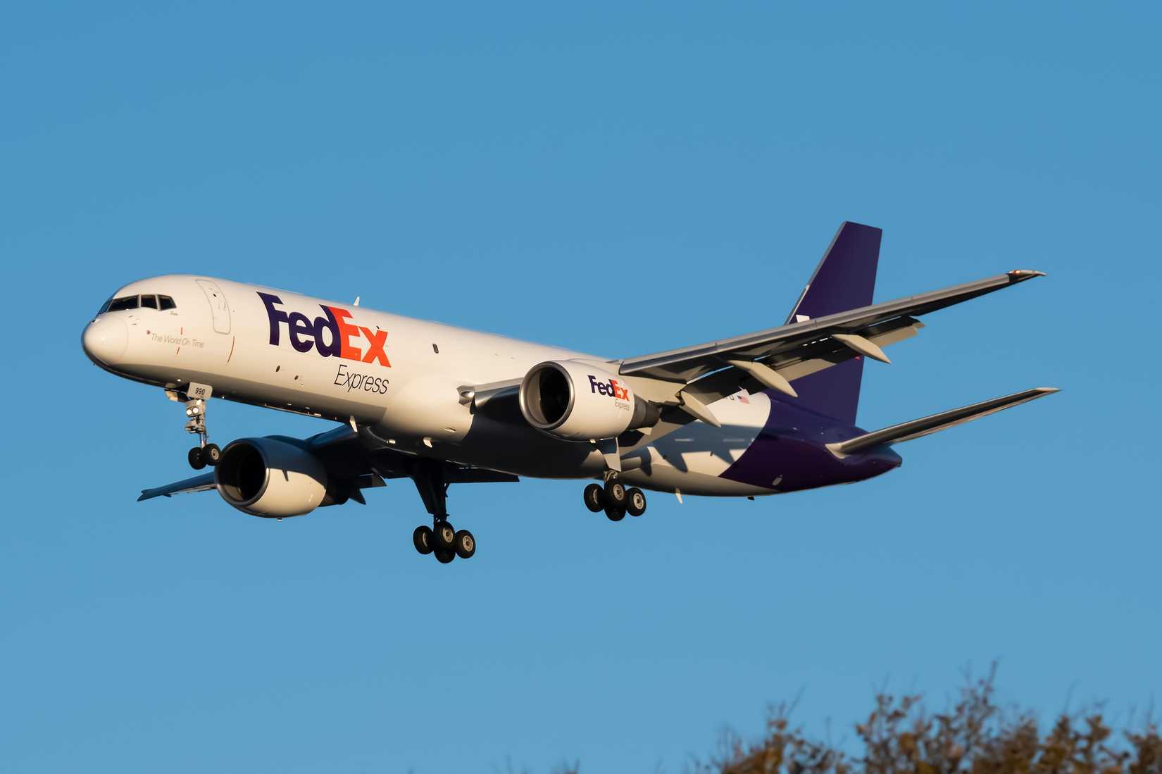 FedEx Boeing 757 landing at Dallas Fort Worth International Airport DFW