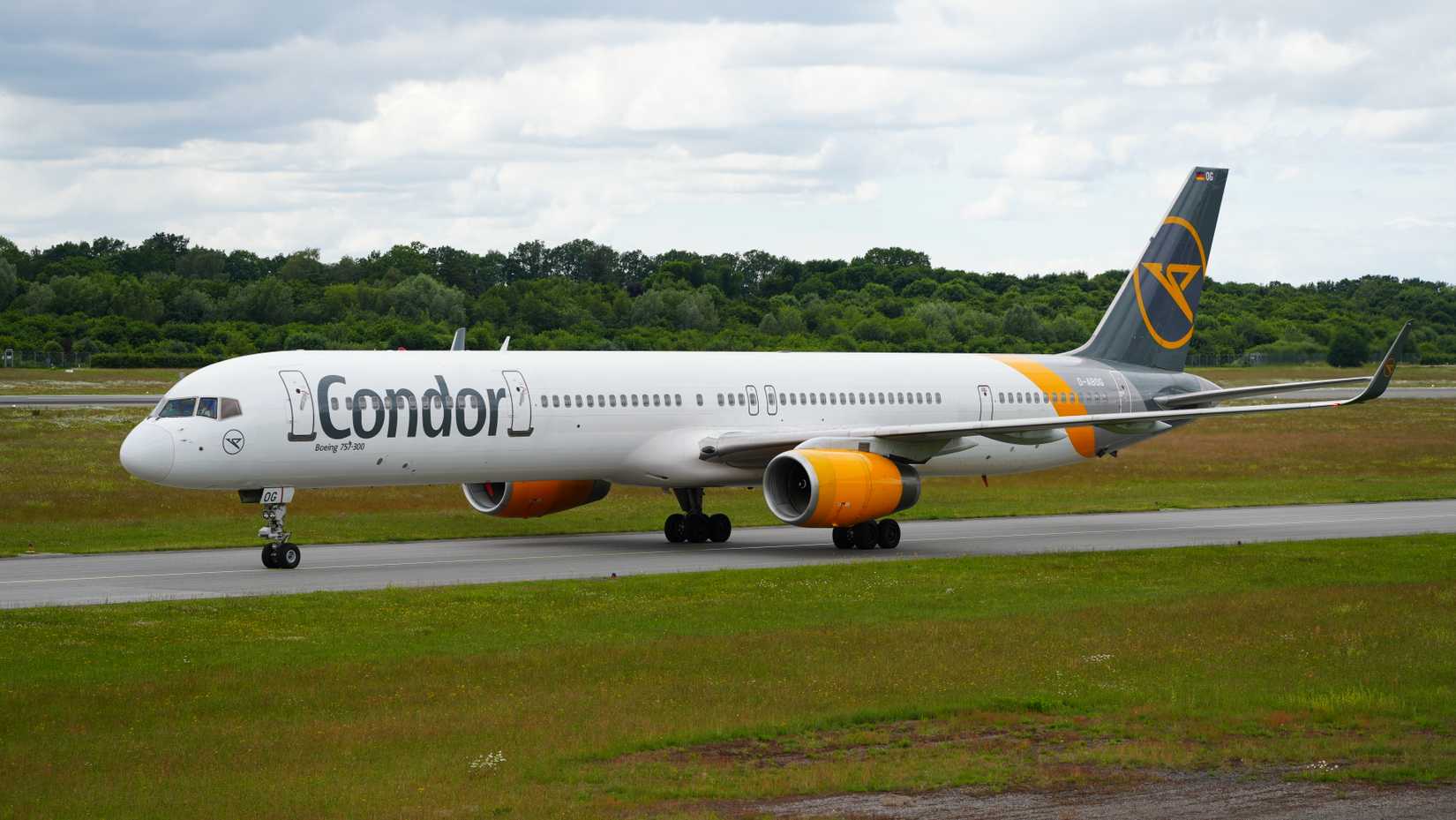 Hamburg_Airport_Condor_Boeing_757-330(WL)_D-ABOG_(DSC04891)