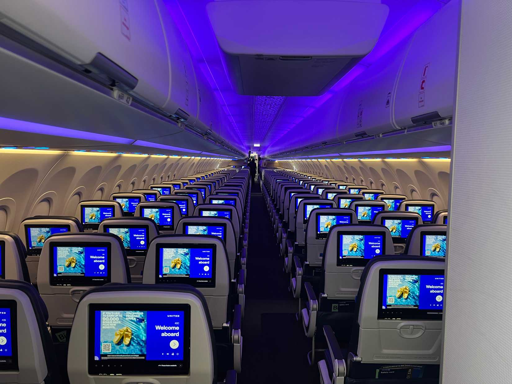United A321neo interior
