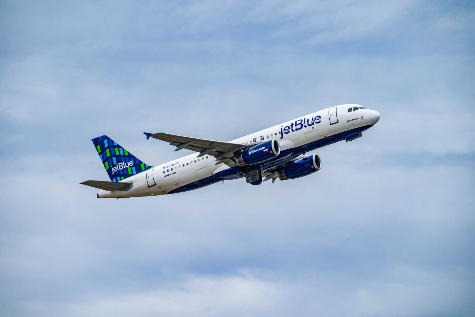 JetBlue Airbus A320 departing Fort Lauderdale Hollywood International Airport FLL shutterstock_2444215849