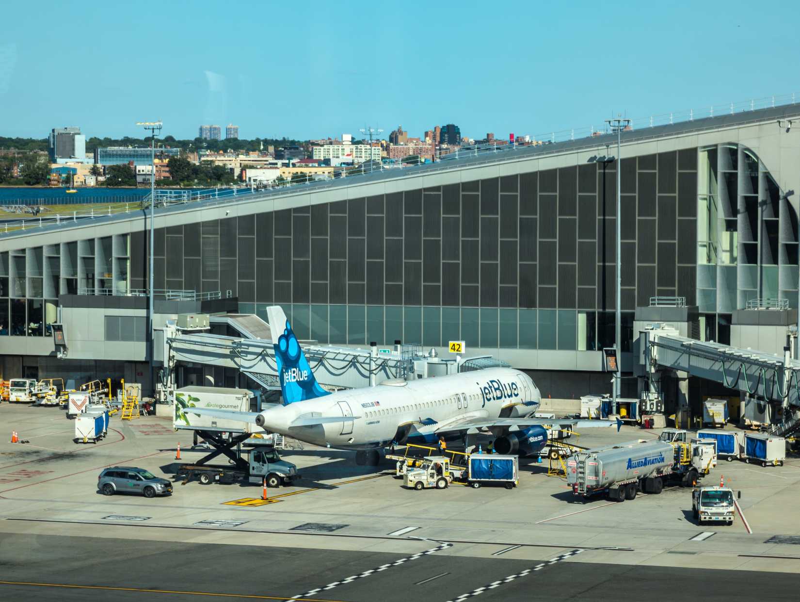 11 JetBlue Planes Are Grounded Due To Ongoing Pratt & Whitney Engine Issues