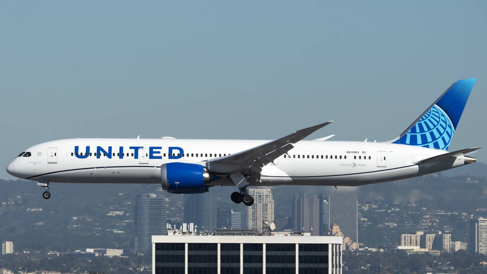 United Airlines Flight To Los Angeles Diverts To Brisbane After Declaring Emergency
