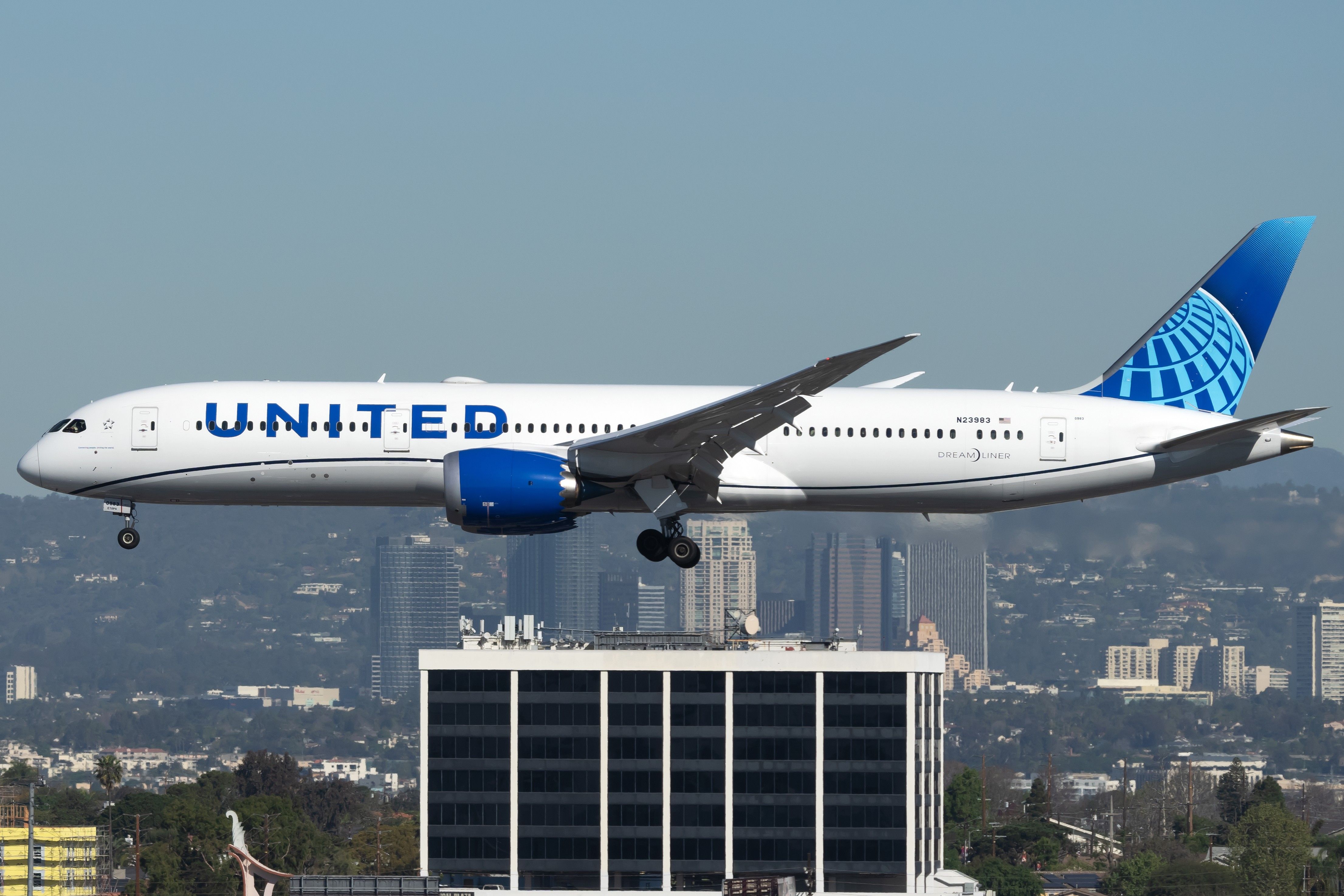 United Airlines Flight To Los Angeles Diverts To Brisbane After Declaring Emergency