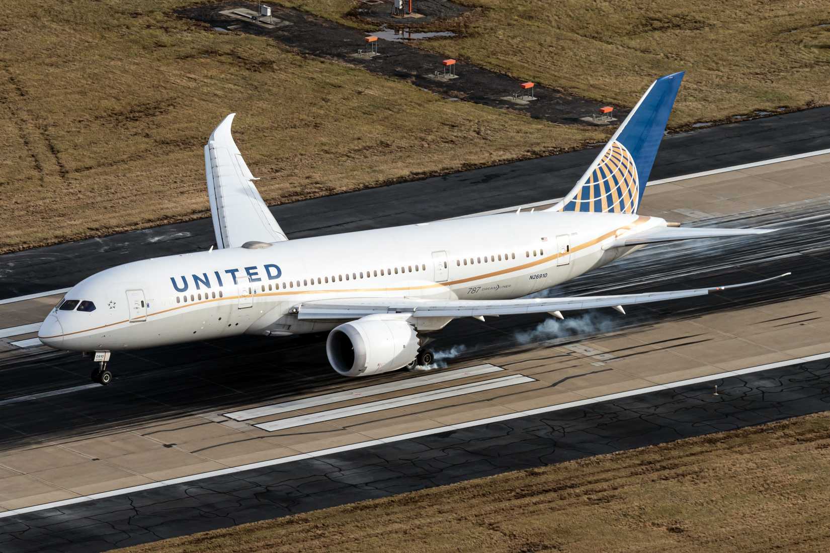 N26910 United Airlines Boeing 787-8 Dreamliner