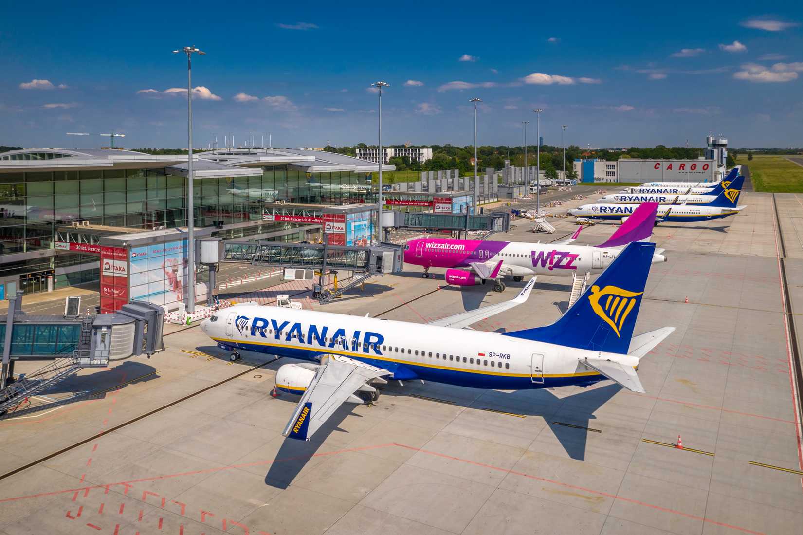 Ryanair Boeing 737 and Wizz Air Airbus A320 