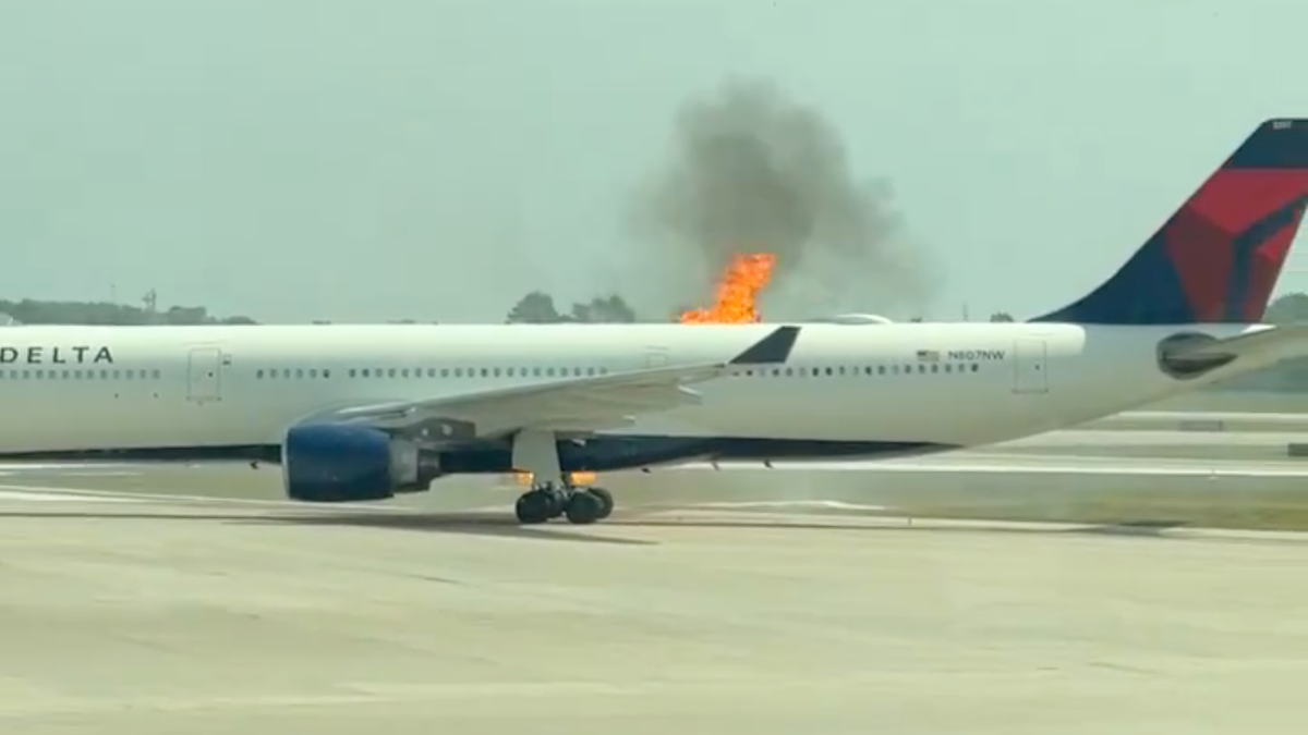 Delta Air Lines Airbus A330-300 Engine Catches Fire At Orlando International Airport