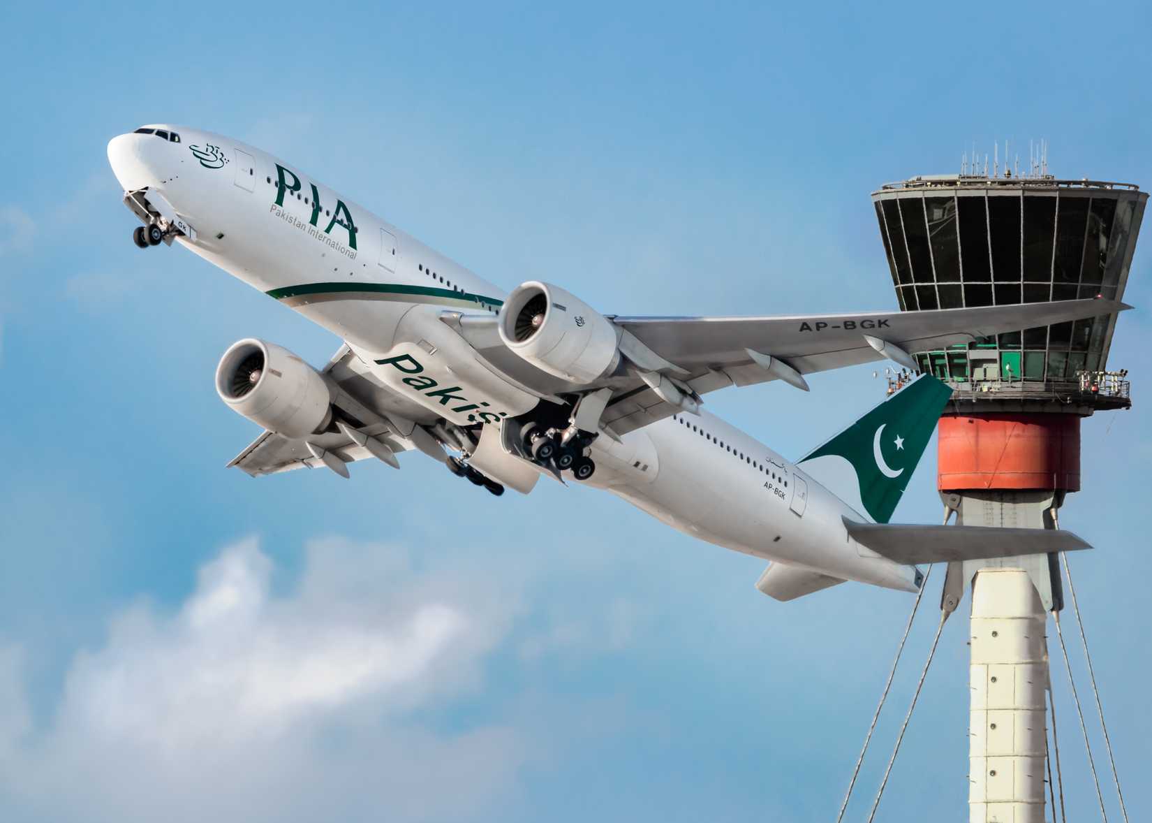Boeing 777-300ER taking off