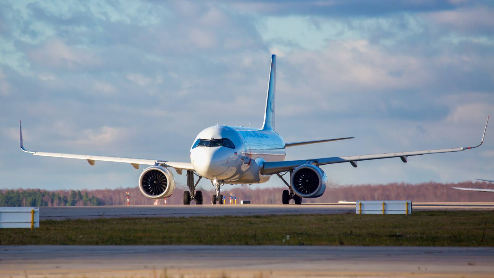 How Does The Boeing 737 MAX Compare To The Airbus A320neo For Efficiency?