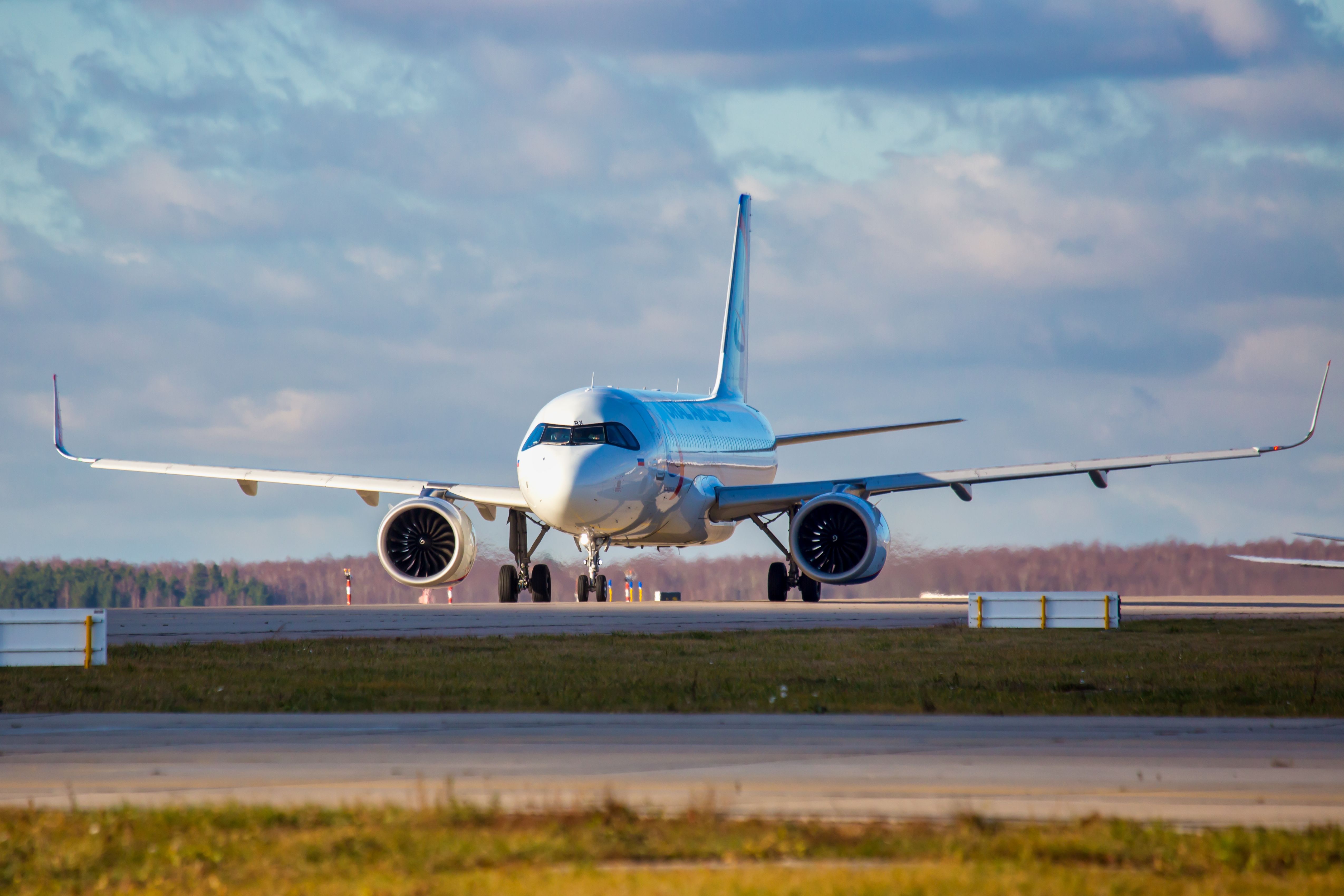 How Does The Boeing 737 MAX Compare To The Airbus A320neo For Efficiency?