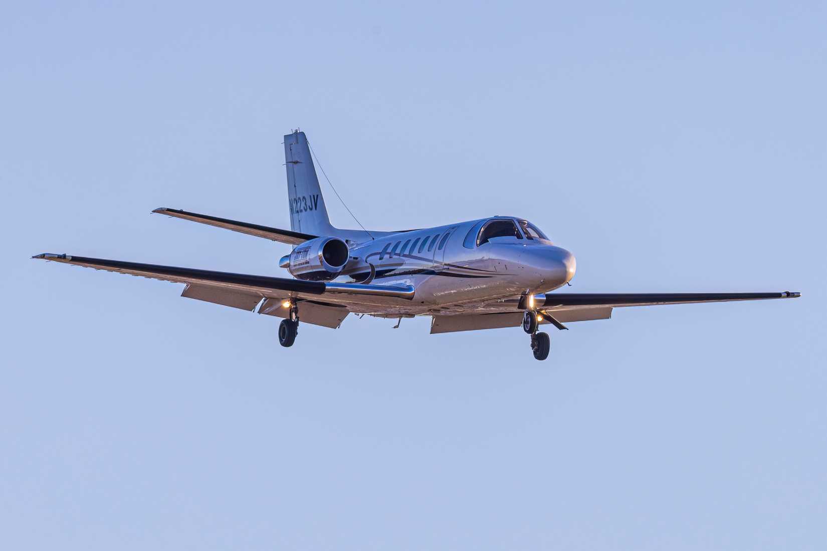 A Cessna Citation V arrives at Centennial Airport.