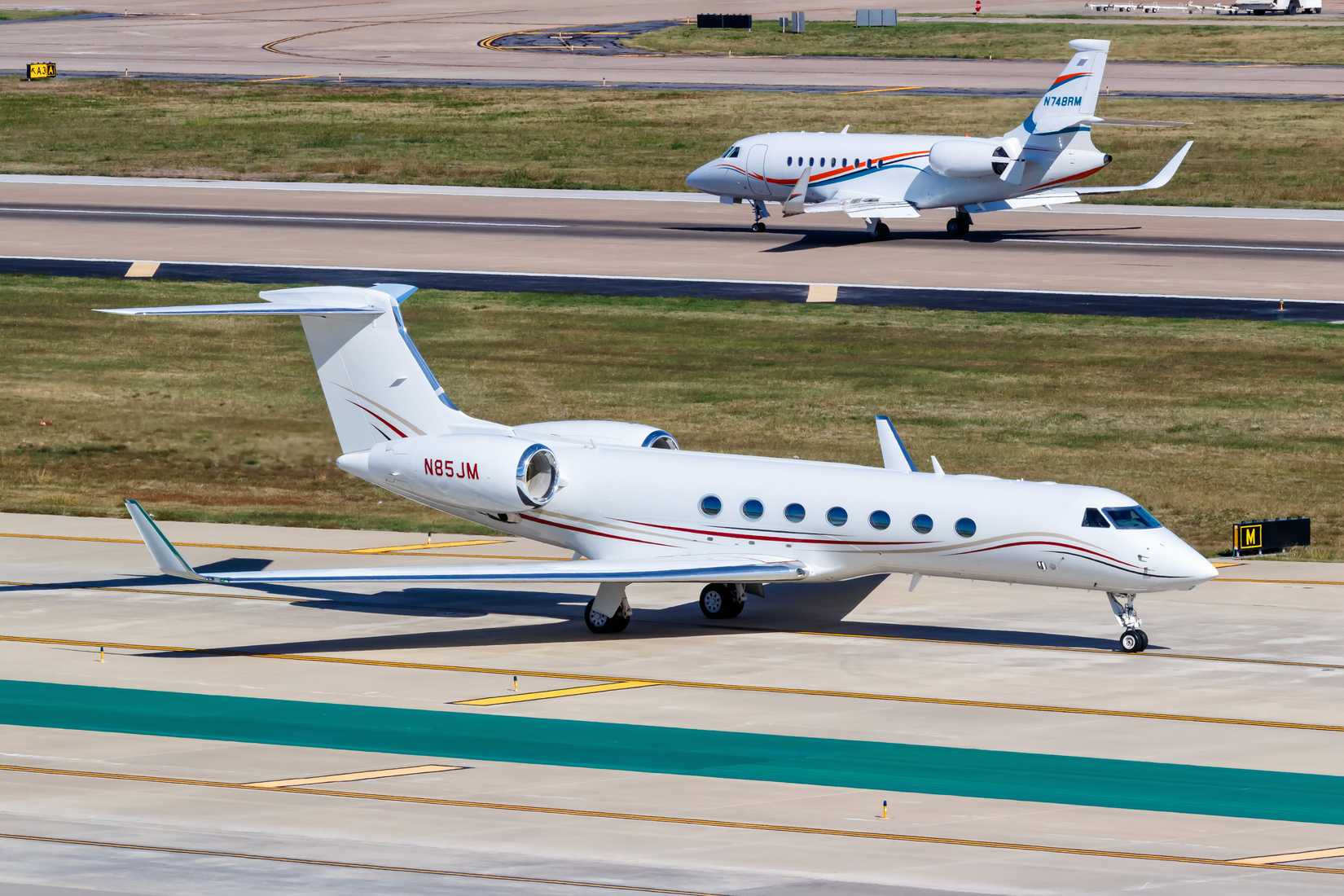 Gulfstream and Dassault Falcon private jets airplanes at Dallas Love Field airport (DAL)