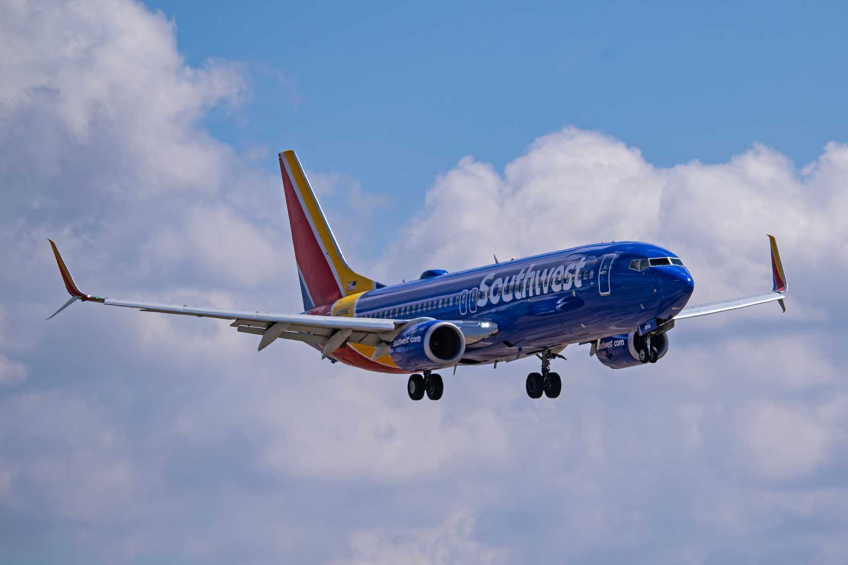 Southwest Airlines Boeing 737-800 landing at PHX