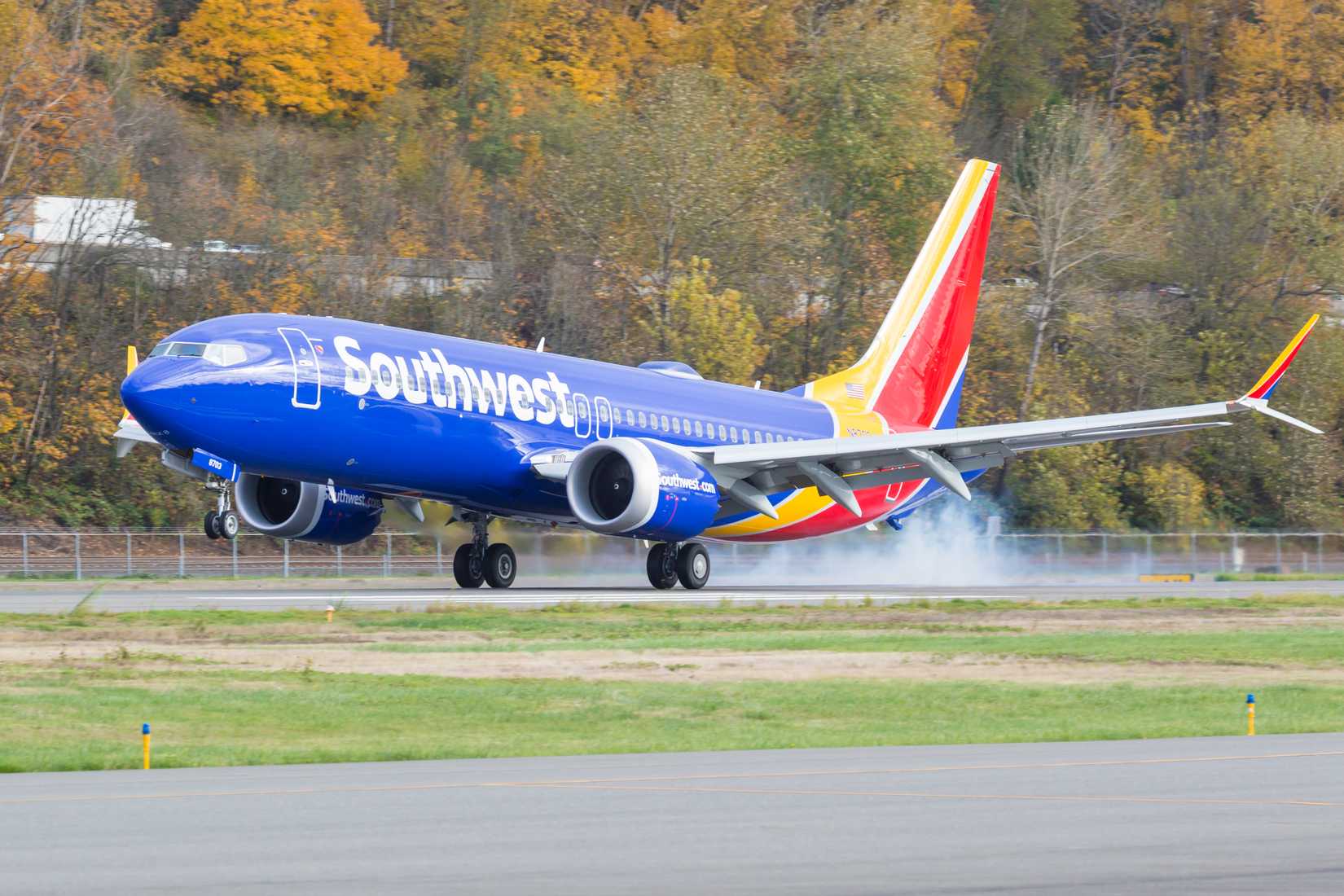 Southwest Airlines Boeing 737 MAX 8 landing at Boeing Field BFI
