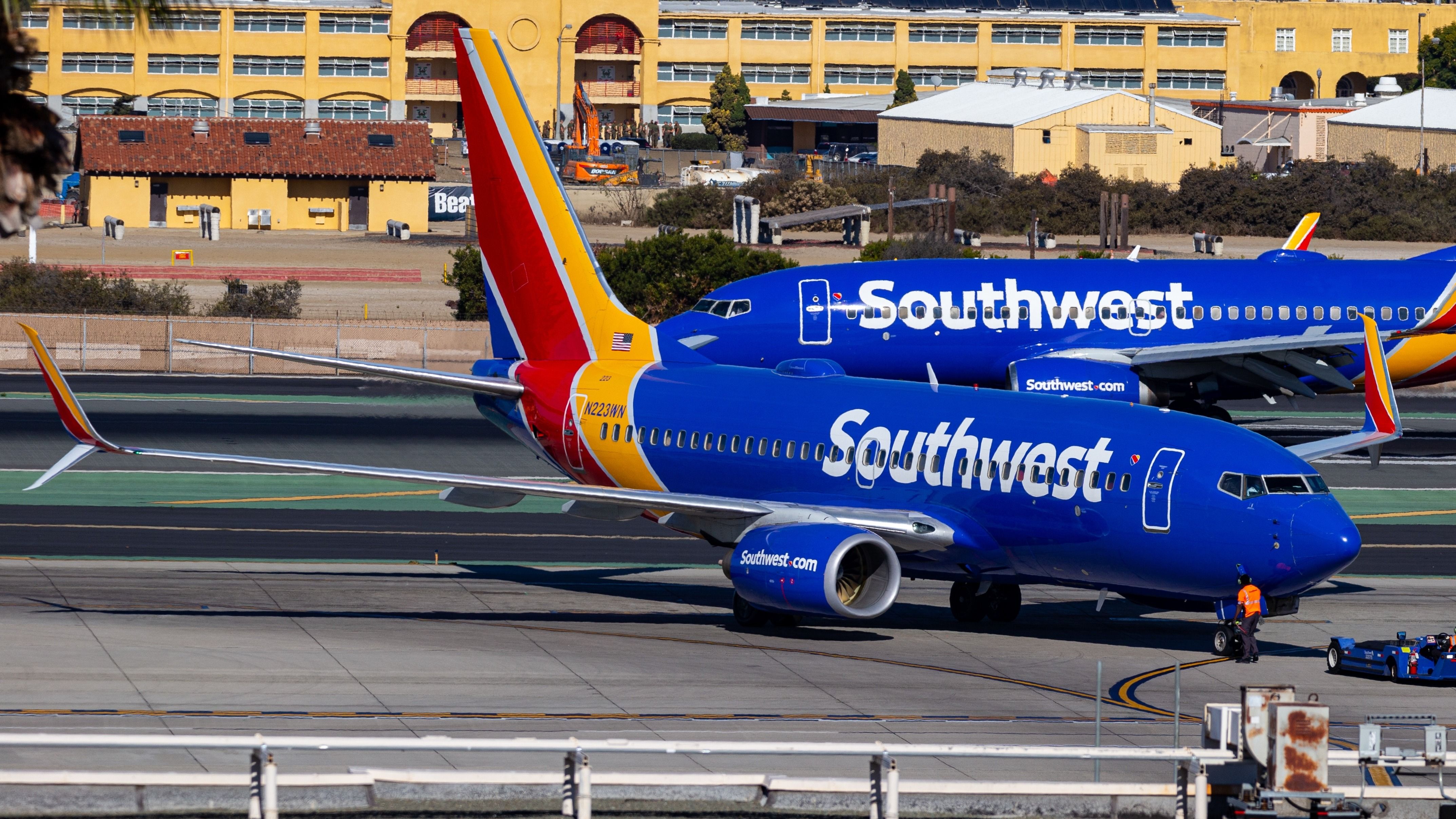 Southwest Airlines Now Requiring Passengers To Use Portable Chargers In  Plain Sight During Flight