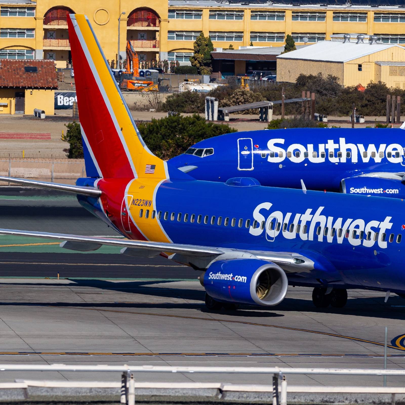 Southwest Airlines Now Requiring Passengers To Use Portable Chargers In  Plain Sight During Flight