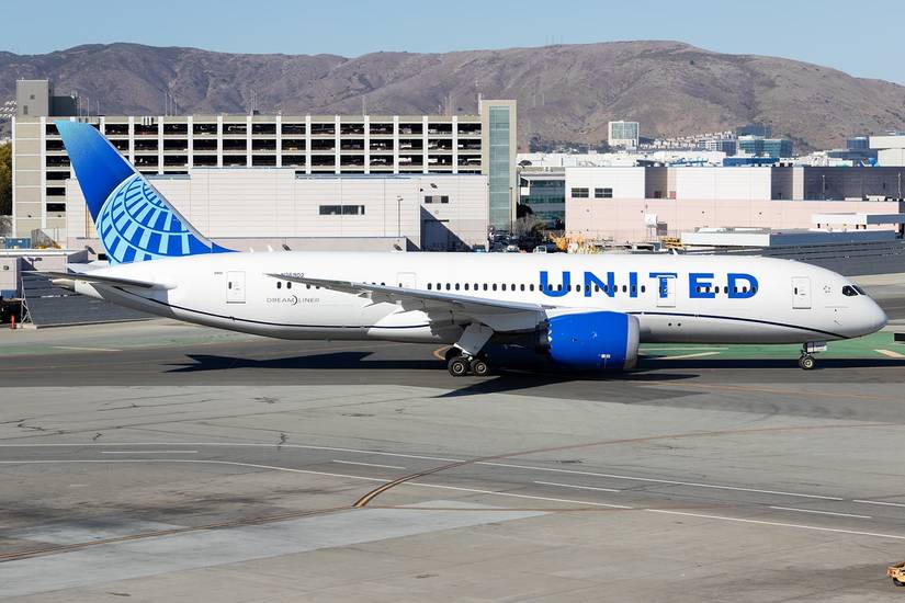 787u Which United Airlines Hubs Handle Flights On Its Smallest Boeing 787?