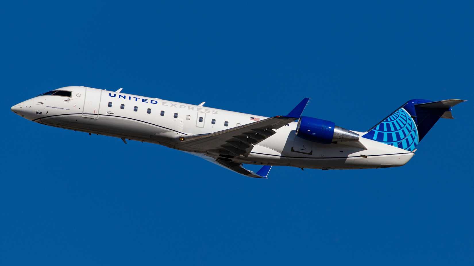 United Express CRJ200