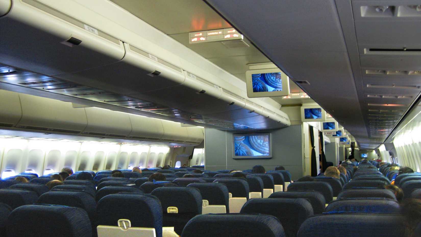 United Airlines Boeing 747 Economy Cabin
