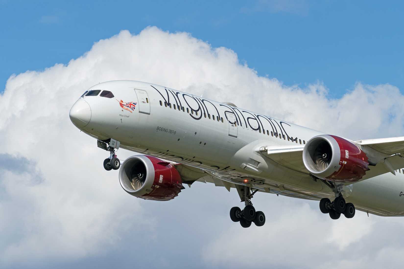 Virgin Atlantic Boeing 787-9 landing at London Heathrow Airport LHR