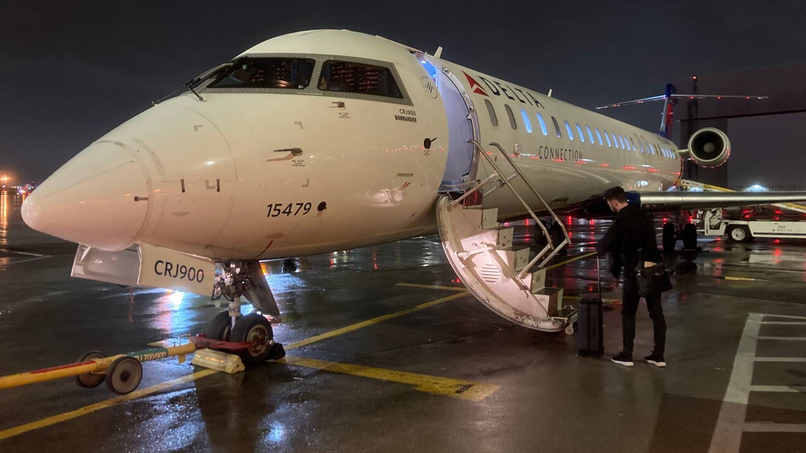 Delta Connection Bombardier CRJ900 Evacuates In Cincinnati Due To Smoke Detector Activation