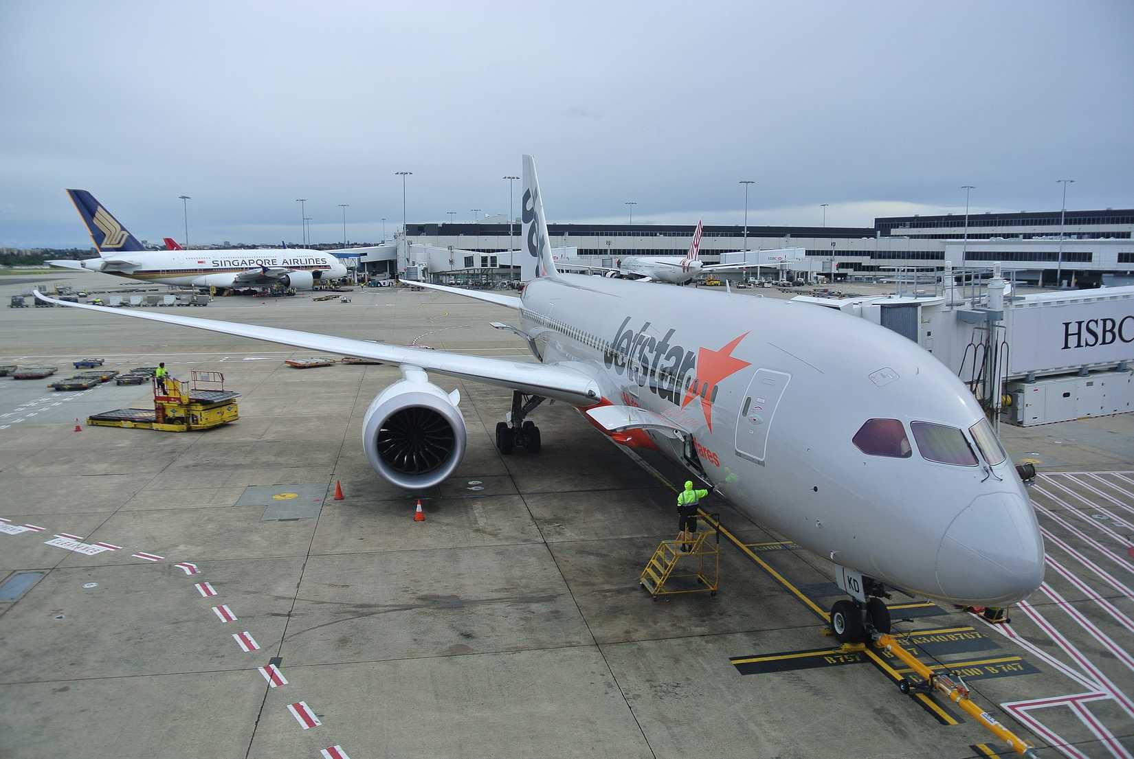 A Jetstar 787 at Sydney